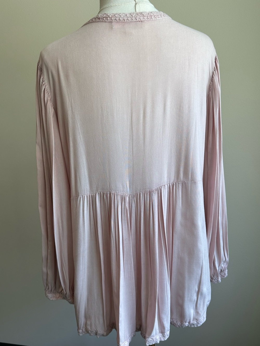 Solitaire Embroidered Peasant Tunic in Baby Pink With Pirate Sleeves | SIZE M - Picture 4 of 8